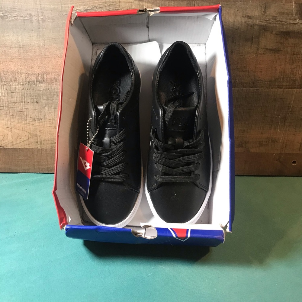 Pony Shoes Black New #41043601A. New in box, top of box is missing. Size 6 women